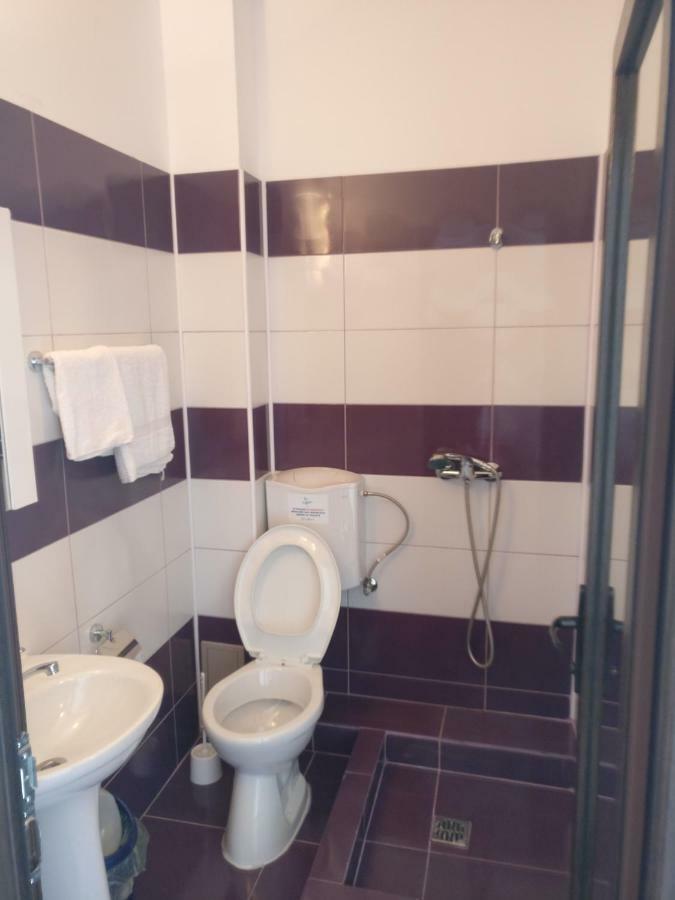 Отель Vila Isabela Костинешти Экстерьер фото